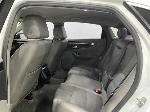 Used 2017 Chevrolet Impala LT FWD image 27