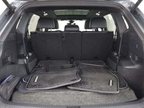 Certified 2023 Volkswagen Tiguan SE R-Line FWD image 17