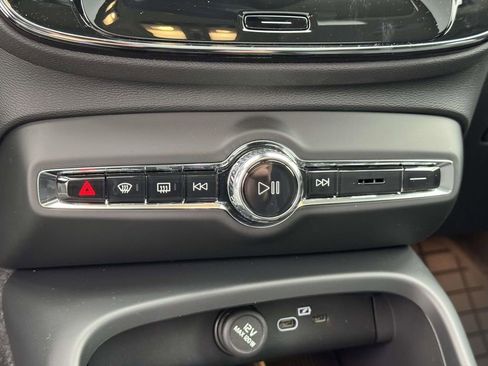 Used 2025 Volvo XC40 B5 Ultra w/ Protection Package Premier image 28