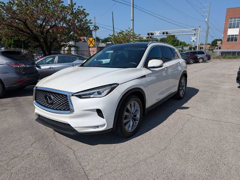 Used 2019 INFINITI QX50 Luxe w/ Navigation Package FWD image 3
