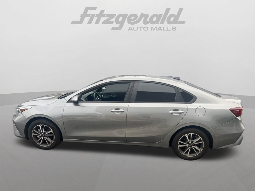Used 2022 Kia Forte LXS FWD image 3