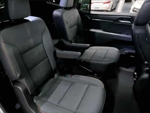 Used 2025 GMC Acadia AT4 image 24