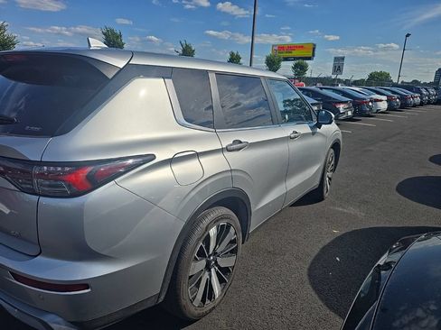 Used 2025 Mitsubishi Outlander SE AWD/4WD image 3