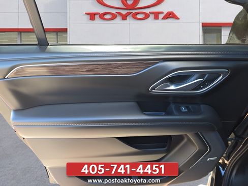 Used 2022 Chevrolet Suburban Z71 w/ Luxury Package AWD/4WD image 25