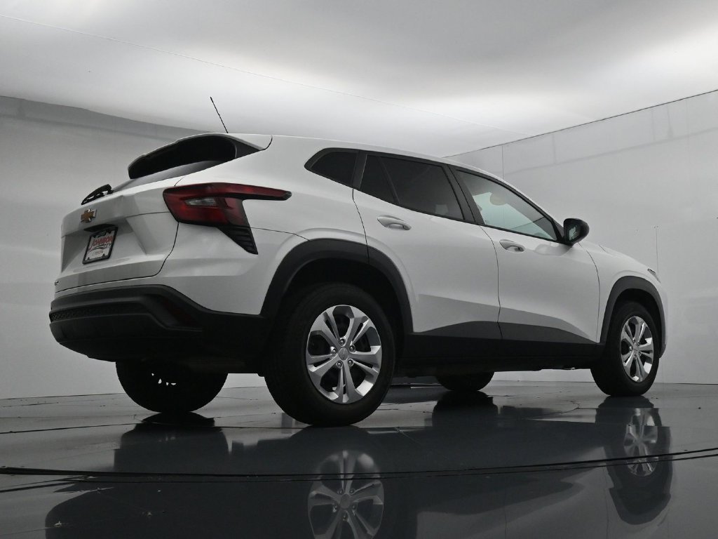 Used 2024 Chevrolet Trax LS FWD image 37