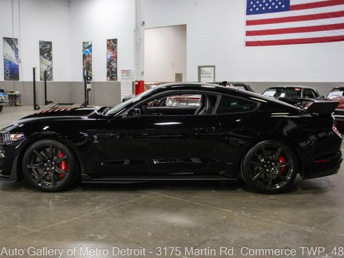 Used 2020 Ford Mustang Shelby GT500 w/ Carbon Fiber Track Pack RWD image 3