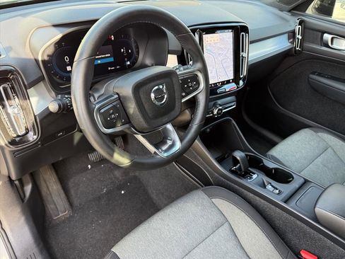 Used 2024 Volvo XC40 B5 Core image 13