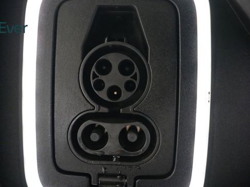 Used 2022 Rivian R1T Launch Edition image 10