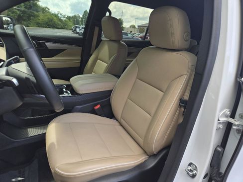 Used 2025 Buick Enclave Preferred FWD image 13
