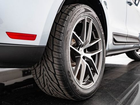 Used 2024 Porsche Macan AWD/4WD image 48