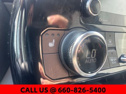 Used 2022 Toyota Highlander XLE AWD/4WD image 17