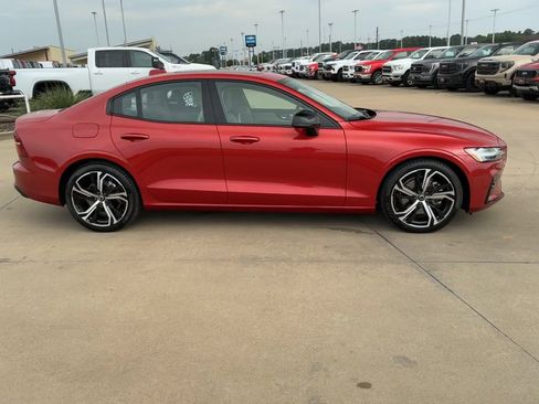 Used 2024 Volvo S60 B5 Core image 9