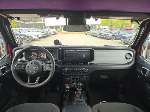 Used 2024 Jeep Wrangler Unlimited Sport AWD/4WD image 17