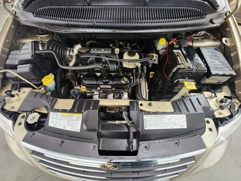 Used 2006 Chrysler Town & Country Limited w/ Trailer Tow Prep Group FWD image 32