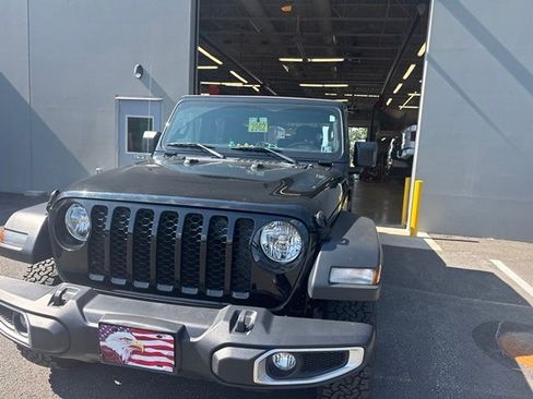 Used 2023 Jeep Gladiator Sport AWD/4WD image 3