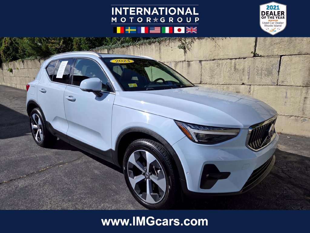 Used 2024 Volvo XC40 B5 Plus w/ Protection Package Premier AWD/4WD image 1