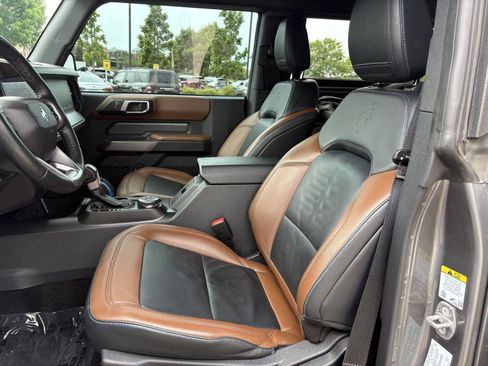 Used 2023 Ford Bronco Outer Banks w/ Sasquatch Package AWD/4WD image 16