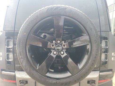 Used 2023 Land Rover Defender 110 Carpathian Edition image 11