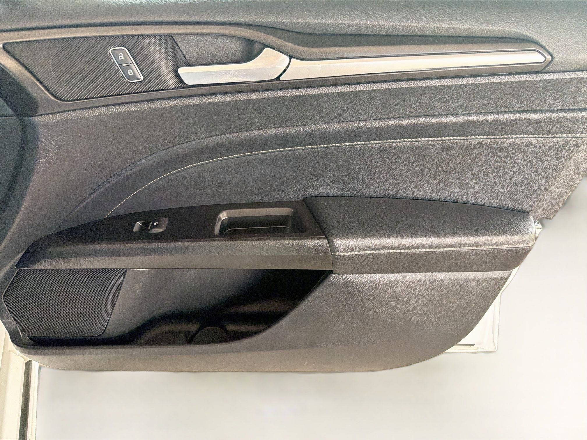 Used 2017 Ford Fusion Titanium AWD/4WD image 30