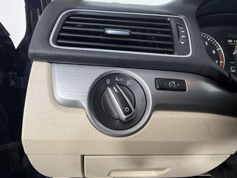 Used 2014 Volkswagen Passat 2.5 SE FWD image 22