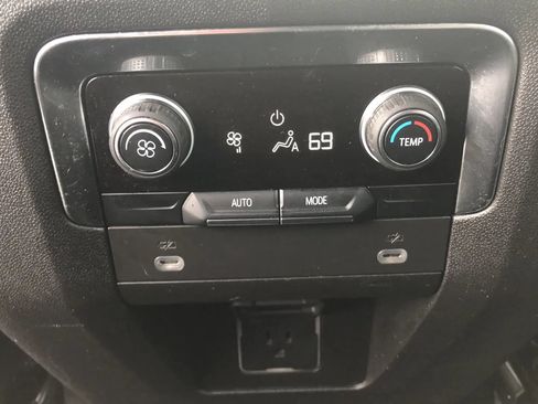 Used 2023 Chevrolet Suburban LT AWD/4WD image 21