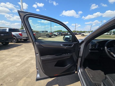 Used 2024 Volkswagen Atlas Cross Sport SE FWD image 14