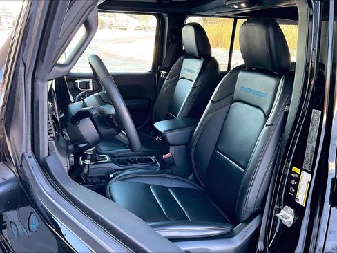 Used 2024 Jeep Wrangler Unlimited Rubicon 4xe image 9