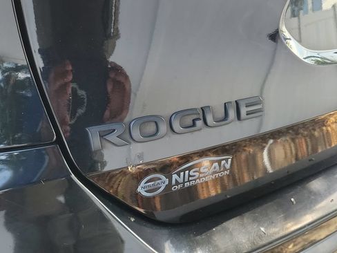 Used 2018 Nissan Rogue SV FWD image 9
