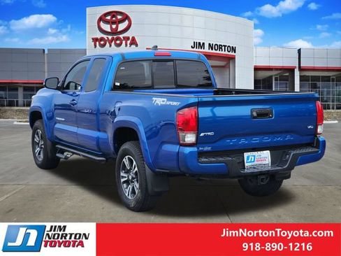 Used 2017 Toyota Tacoma TRD Sport w/ Tow Package RWD image 8