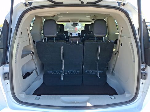 Used 2024 Chrysler Pacifica Touring-L FWD image 30