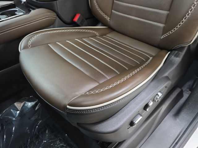 Used 2025 GMC Yukon Denali Ultimate AWD/4WD image 28