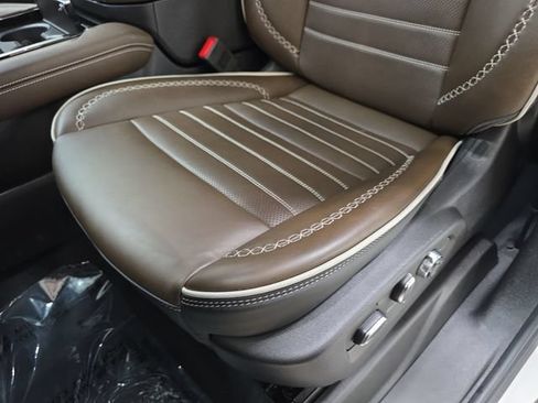 Used 2025 GMC Yukon Denali Ultimate AWD/4WD image 28