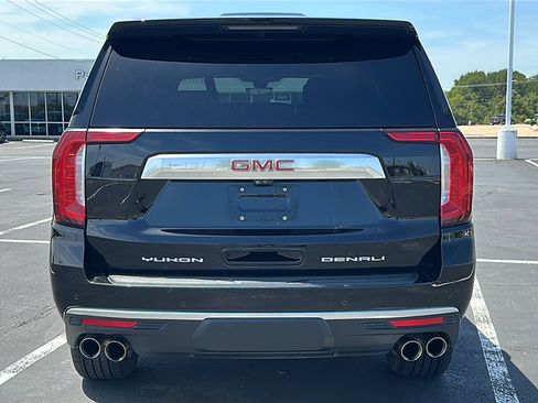 Used 2021 GMC Yukon Denali w/ Denali Premium Package image 7