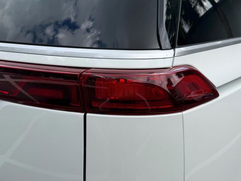 Used 2023 Kia Carnival EX FWD image 48