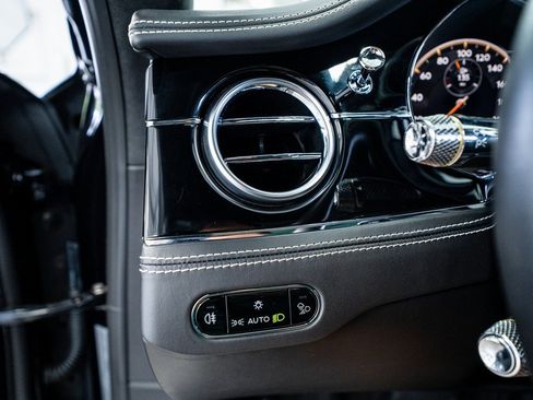 Used 2020 Bentley Flying Spur W12 image 41