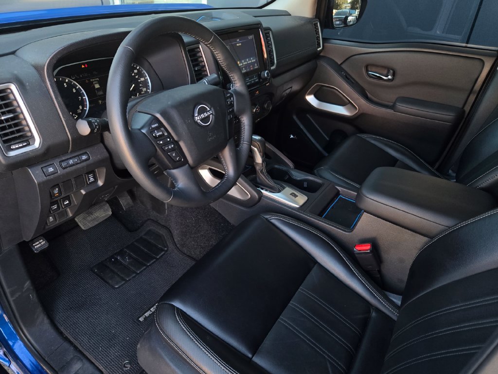 Used 2024 Nissan Frontier SL w/ Technology Package AWD/4WD image 10
