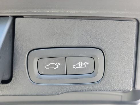 Used 2019 Volvo XC60 T5 Momentum w/ Protection Package FWD image 10
