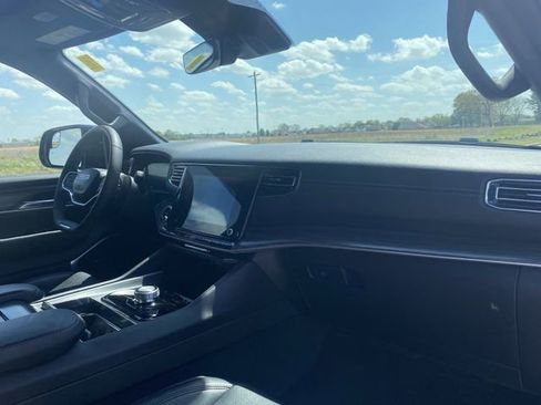 Used 2024 Jeep Wagoneer L Series II image 16