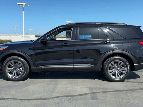 Used 2022 Ford Explorer XLT w/ Equipment Group 202A image 5