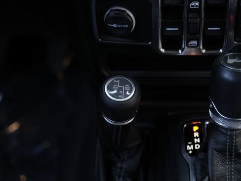 Used 2024 Jeep Wrangler Unlimited Sahara w/ Technology Group AWD/4WD image 43