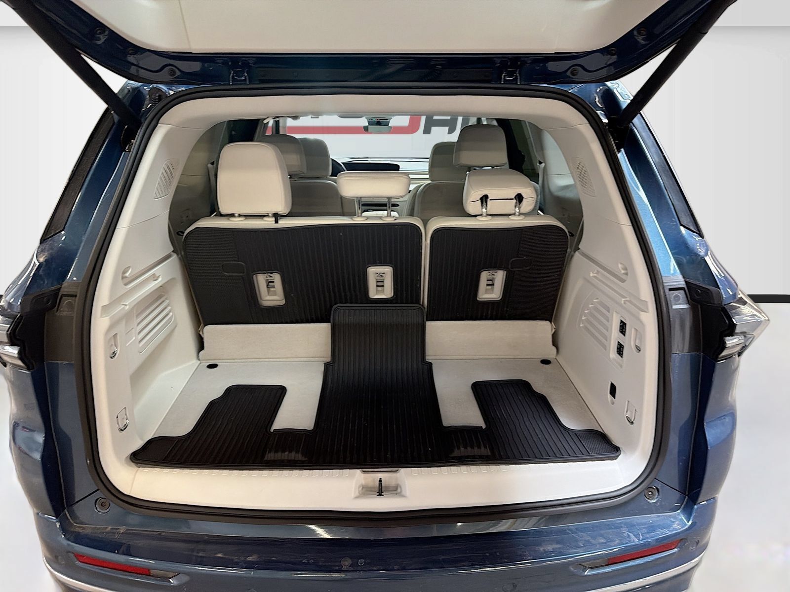 Used 2026 Buick Enclave Avenir w/ Super Cruise Package AWD/4WD image 28