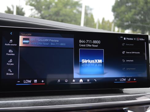 Used 2023 BMW i7 xDrive60 w/ Executive Package 2 AWD/4WD image 19