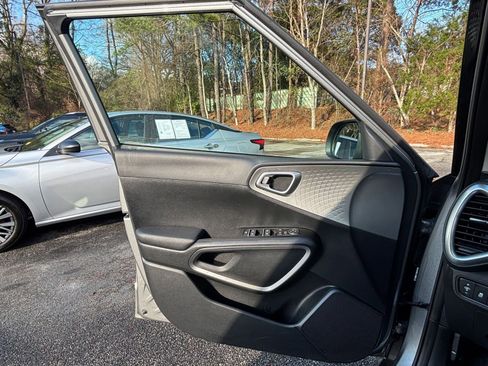 Used 2025 Kia Soul LX w/ LX Technology Package image 18