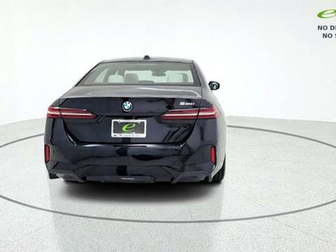 Used 2027 BMW 530i w/ M Sport Package RWD image 7