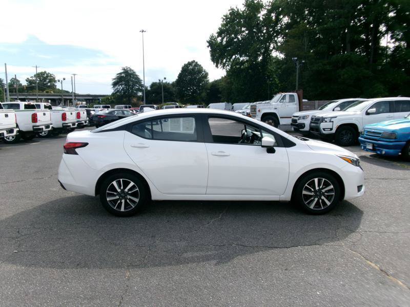Used 2025 Nissan Versa SV FWD image 5