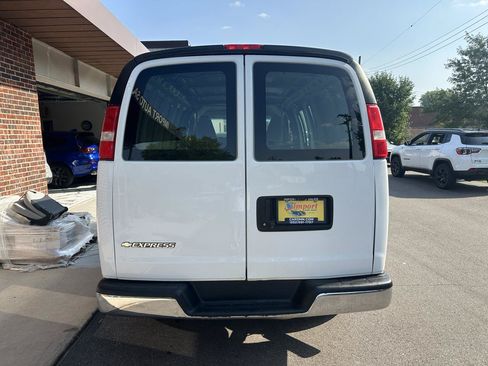 Used 2019 Chevrolet Express 3500 w/ Driver Convenience Package RWD image 3