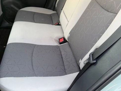 Used 2021 Toyota RAV4 XLE w/ Convenience Package FWD image 16