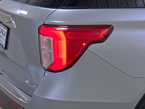 Used 2021 Ford Explorer 4WD image 13