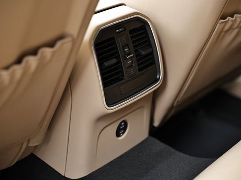 New 2026 Porsche Macan image 27