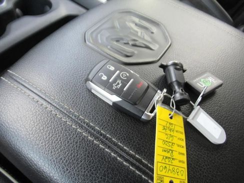 Used 2024 RAM 2500 Laramie image 33